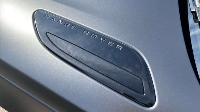 Land Rover Range Rover Velar 3.0 D300 MHEV Belgravia Edition Satin 5dr Auto Diesel Estate - Image 32